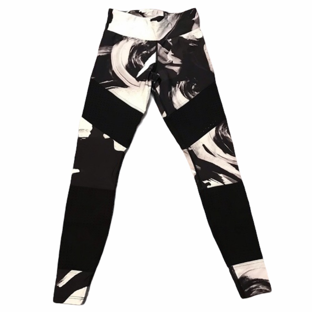 Running Bare Australia black leggings SZ 2/4 Small